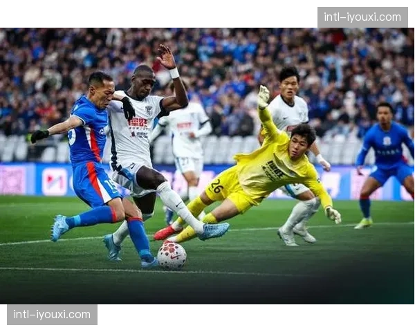 上海申花边中结合改善 拉唐路易斯双前锋显威力
